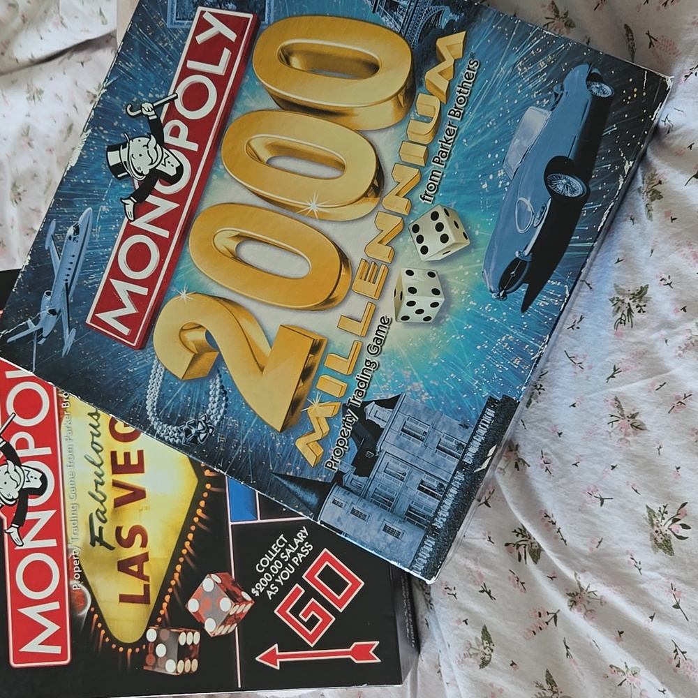 2 game Monopoly Las Vegas and 2000 Millennium editions - Picture 1 of 16